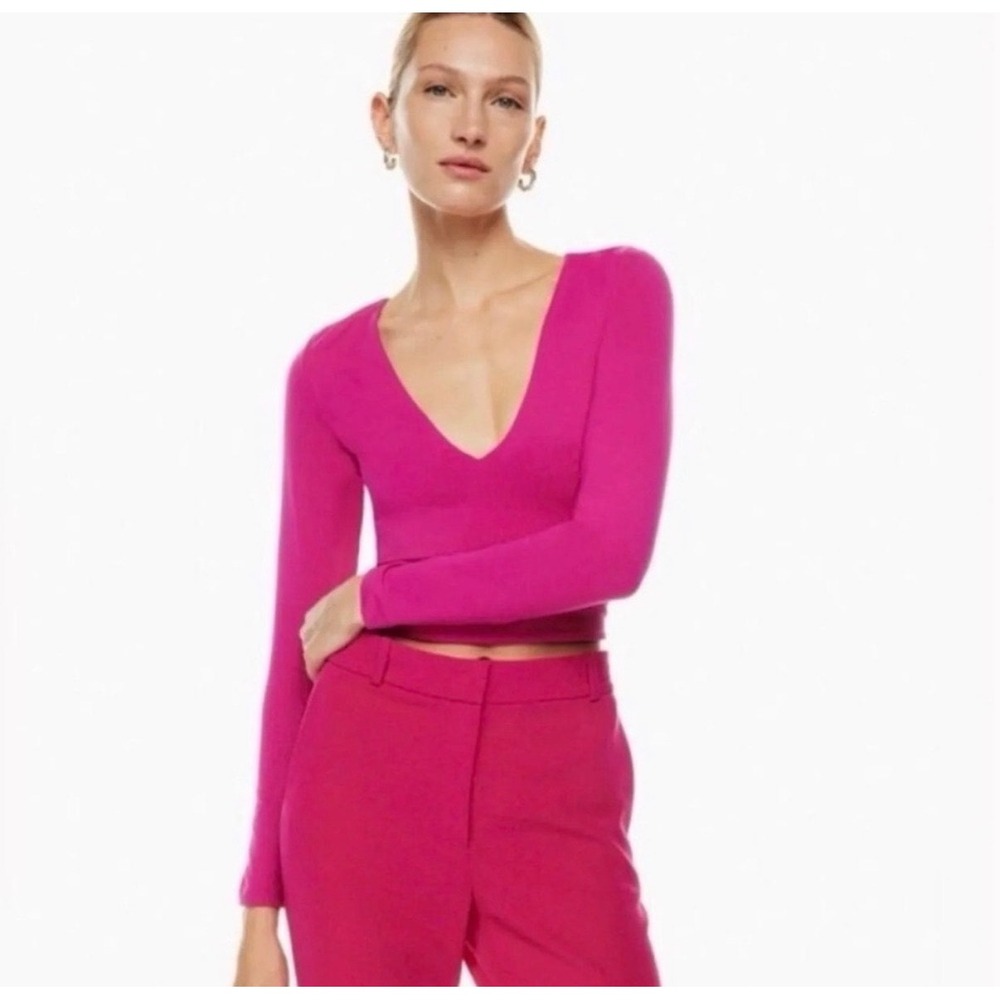 Babaton Contour V-Neck Long Sleeve Cropped Top Granita Pink